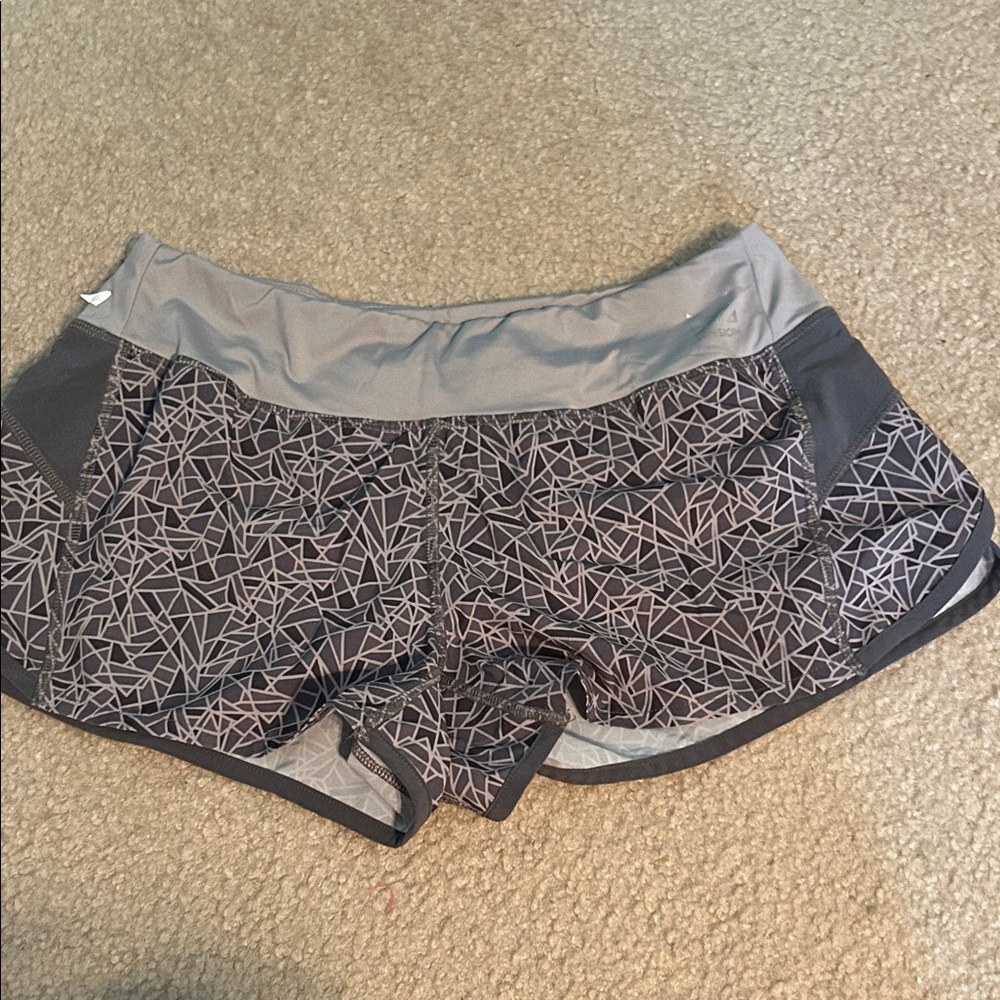 Women's Geometric Gray Shorts with pocket in back